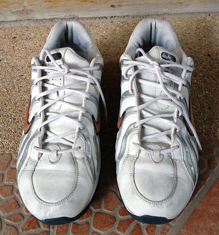 รองเท้า NIKE AIR หนังสีขาว นิ่ม สวมสบาย ตามแบบฉบับไนกี้ แอร์ , ใช้ออกกำลังก็แจ่ม ใส่เที่ยวก็สวย มือส