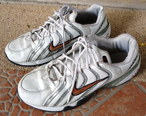 รองเท้า NIKE AIR หนังสีขาว นิ่ม สวมสบาย ตามแบบฉบับไนกี้ แอร์ , ใช้ออกกำลังก็แจ่ม ใส่เที่ยวก็สวย มือส