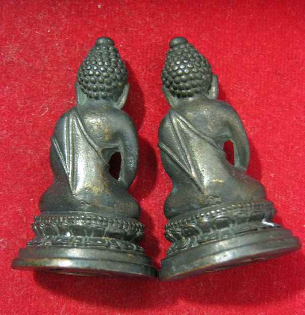 พระกริ่ง ภ.ป.ร ในหลวง ครบ 6 รอ บ 7 2 พรร ษา.....2 ..องค์ . กล่องเดิม 12+44