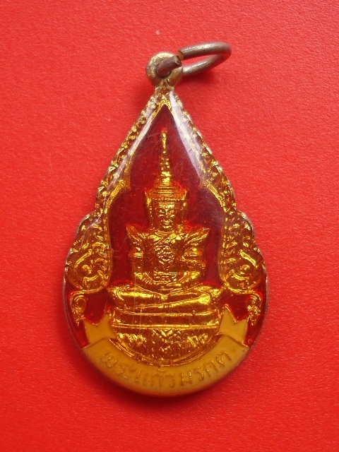 พระแก้วมรกตหลังพระสยามเทวาธิราชสวยๆ