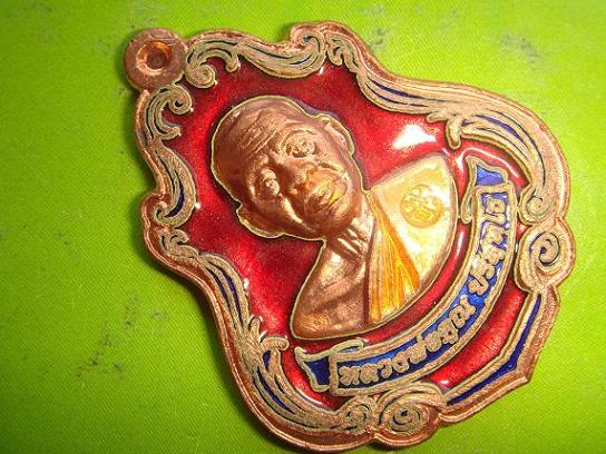 เหรียญปาดตาลครึ่งองค์รุ่นพุทธคูณสยามมหาลาภวัดใหม่อัมพวันปี54เนื้อทองแดงลงยาสีแดง เลข.565 สภาพสวย