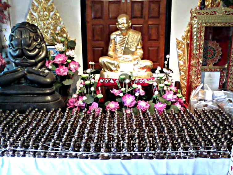 กุมารจินดามณี ของหลวงพ่อสาคร วัดหนองกลับ เนื้อทองแดงก้นอุดผง.....เคาะแรก