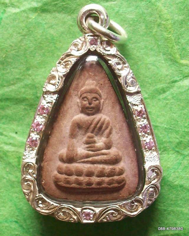 พระพุทโธน้อย วัดสารนาถฯ รุ่น ๒ บรรจุกรุ เลี่ยมเงินฝังพลอย