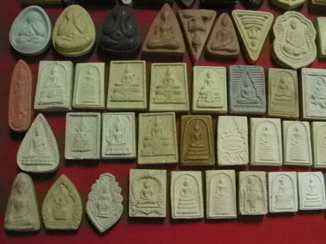 พระเหมามาใหม่ ชุดพระผง 94 องค์ครับ (4/11/2554)