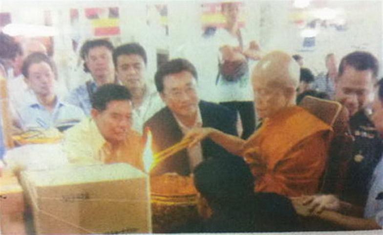 มาคู่ เหรียญเลื่อนสมณศักดิ์ หลวงพ่อคูณ วัดบ้านไร่ ปี 53 เนื้อทองแดง บล๊อคพิเศษ ตัวตัดบล็อคทองคำ