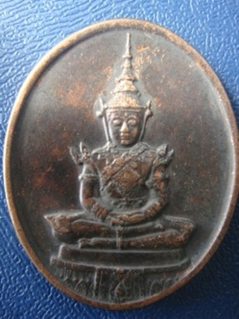 !!!! วัดใจ...เคาะเดียว...เหรียญพระแก้วมรกต หลัง ภปร. ฉลองวัดพระศรีรัตนศาสดาราม ๒๕๒๕... !!!!