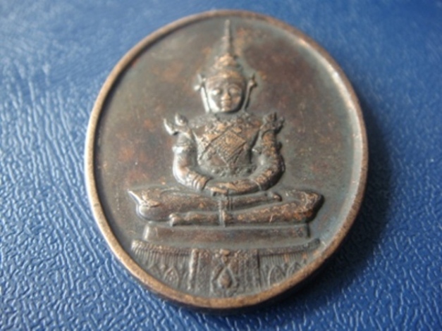 !!!! วัดใจ...เคาะเดียว...เหรียญพระแก้วมรกต หลัง ภปร. ฉลองวัดพระศรีรัตนศาสดาราม ๒๕๒๕... !!!!