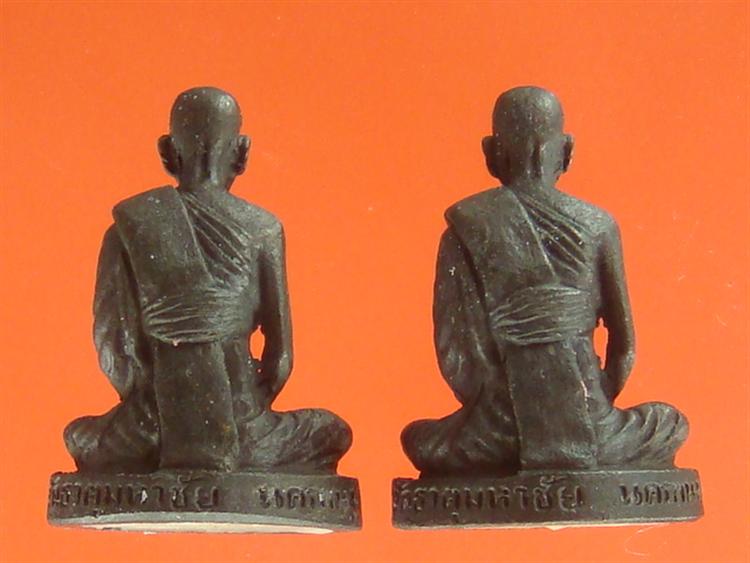 2 องค์เคาะเดียว..รูปเหมือนบรรจุองค์ "ปฐวีธาตุ" หลวงปู่คำพันธ์ โฆสปัญโญ วัดธาตุมหาชัย  ปี 2536
