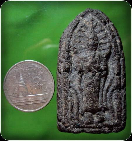 พระลีลา เนื้อผงว่าน