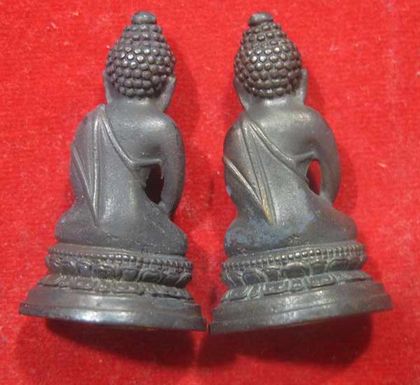พระกริ่ง ภ .ป.ร ในหลวง ครบ 6 รอ บ 7 2 พรร ษา.....2 ..องค์ . กล่องเดิม.......7