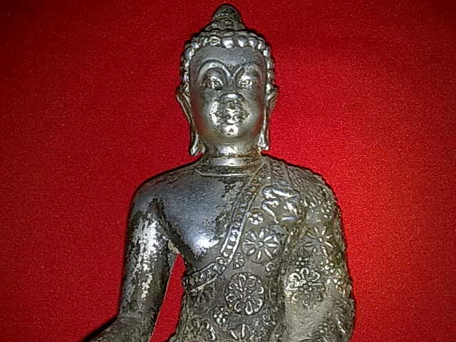 พระบูชาเก่าไม่รู้ที่ หน้าตัก 5 นิ้ว สูง 8.5 นิ้ว ตามรูปครับ