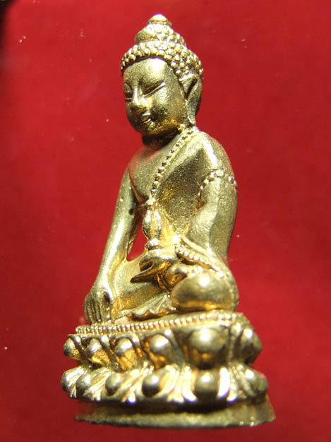พระกริ่งธรรมสิงห์บูรพาจารย์ (รุ่นแรก) หลวงพ่อจรัญ วัดอัมพวัน จ.สิงห์บุรี เนื้อทองเหลือง หมายเลข 629