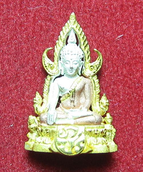 097. พระพุทธชินราช ภปร...เนื้อเงินสามกษัตริย์พิมพ์เล็ก .1/4 นิ้ว องค์ที่2 