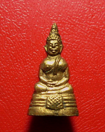 *พระชัยวัฒน์หลวงพ่อโสธร ปี 2503 หลังตัวหนังสือนูน สวยกริ๊บเลยค่ะ*