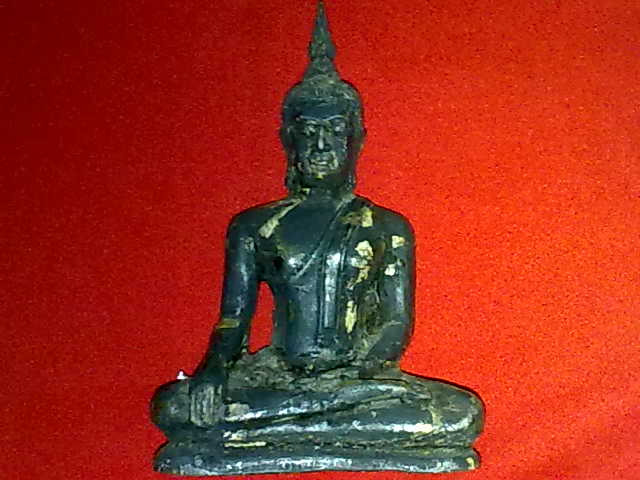 พระบูชาเก่าไม่รู้ที่ หน้าตัก 4 นิ้ว สูง 6 นิ้ว ตามรูปครับ เคาะเดียวแดงครับ