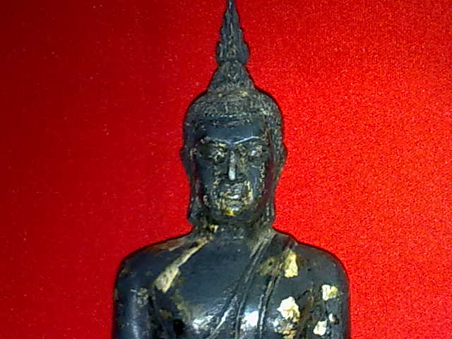 พระบูชาเก่าไม่รู้ที่ หน้าตัก 4 นิ้ว สูง 6 นิ้ว ตามรูปครับ เคาะเดียวแดงครับ