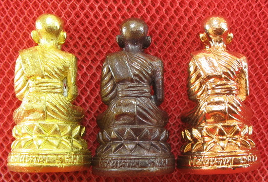 หลวงปู่ทวด พิมพ์บัวรอบ 3 องค์ เนื้อเปียกทอง เนื้อนวะ เนื้อสตางค์เเดง วัดในหาน จ.ภูเก็ต อ.นอง อ.ทอง
