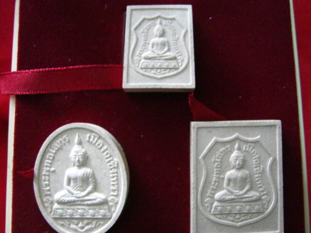 พระผงหลวงพ่อโสธร รุ่นประวัติศาสตร์เปิดอาคารสำนักงานตำรวจแห่งชาติ