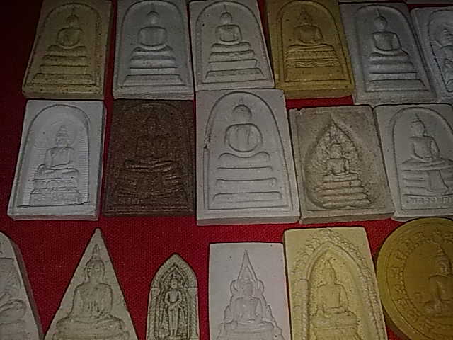 พระเหมา 56 รายการ  ตามรูปครับ เคาะเดียวแดง