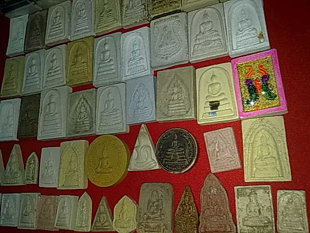 พระเหมา 56 รายการ  ตามรูปครับ เคาะเดียวแดง