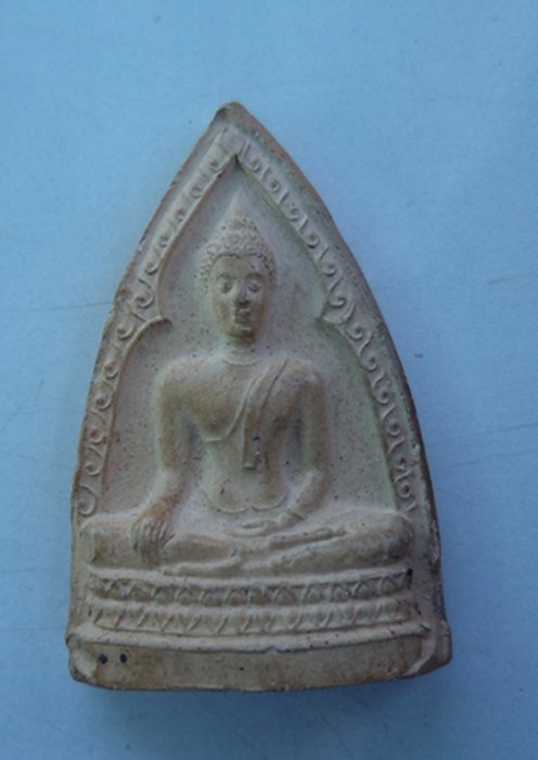 ลอคเก็ต+เนื้อดิน หลวงพ่อขอม วัดไผ่โรงวัว