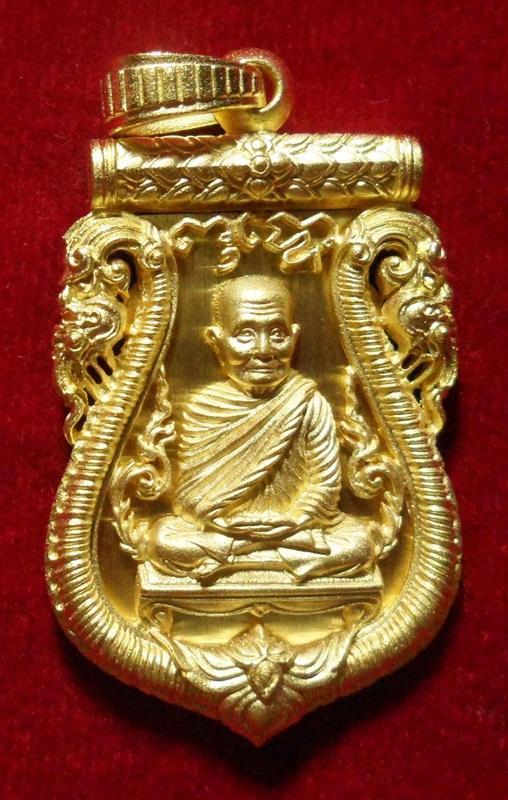 เหรียญเสมาฉลุลายยกองค์ หลวงพ่อจรัญ วัดอัมพวัน สิงห์บุรี รุ่น มหามงคล เนื้อทองระฆัง สวยเหมือนทองคำ