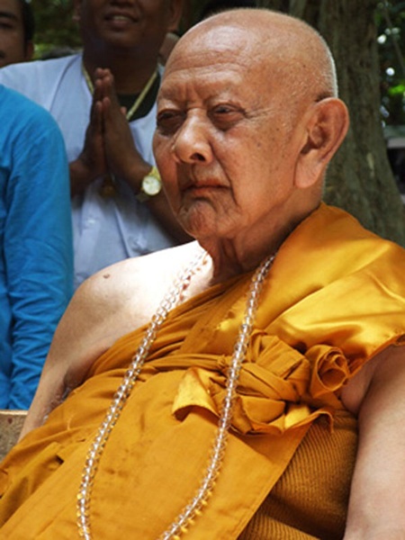 ผ้ายันต์นางกวัก หลวงปู่หงษ์ พรหมปํญโญ เกจิมากเมตตาแห่งเมืองสุรินทร์