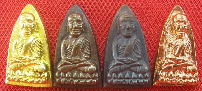 หลวงปู่ทวด พิมพ์เตารีดใหญ่ 4 องค์ เนื้อเปียกทอง เนื้อผิวไฟ เนื้อสตางค์เเดง เนื้อนวะ วัดในหาน ปี36