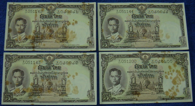 แบงค์ 5 บาท แบบ 9 รุ่นแรก ในรัชสมัย รัชกาลที่ 9 จำนวน  4  ใบ