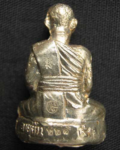 ปั๊มรูปเหมือน รุ่นอายุยืนออกวัดแจ้งนอก ปี53  No.221 พร้อมกล่องเิดิมรับประกันแท้ครับ เคาะเดียว
