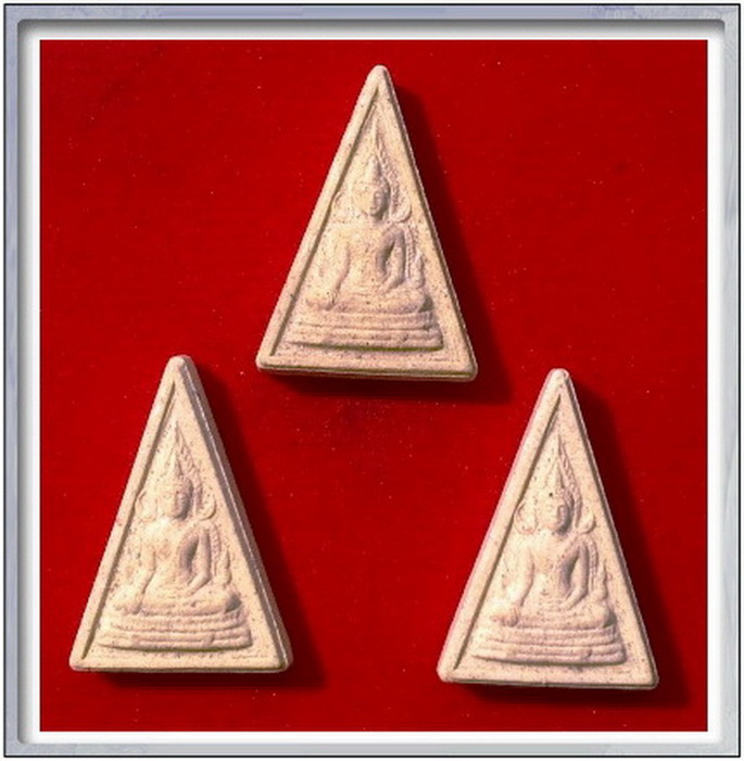 100 บาท เท่านั้น !!! 3 องค์ พระพุทธชินราช เนื้อเกสรดอกไม้ผงพุทธคุณ หลวงพ่อชำนาญ วัดบางกุฏีทอง