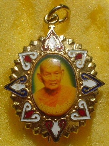 ล็อกเก๊ตหลวงพ่อขอม วัดไผ่โรงวัว  กระไหล่ทองลงยา หลังยันต์ ๕   