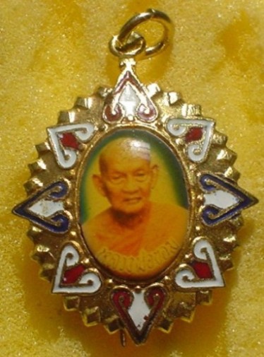 ล็อกเก๊ตหลวงพ่อขอม วัดไผ่โรงวัว  กระไหล่ทองลงยา หลังยันต์ ๕   