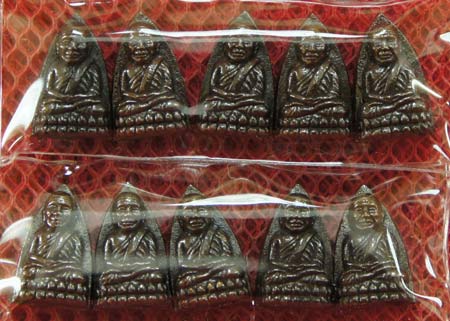 มา 10 องค์ หลวงปู่ทวดจิ๋ว กำนันชูชาติ เนื้อทองเเดงลมดำ อ.นองปลุกเสกปี 41 สวยๆ