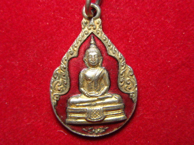"จ่าสันต์" แดงเคาะเดียว/เหรียญหลวงพ่อโสธร ลงยาสีแดง หลังยันต์