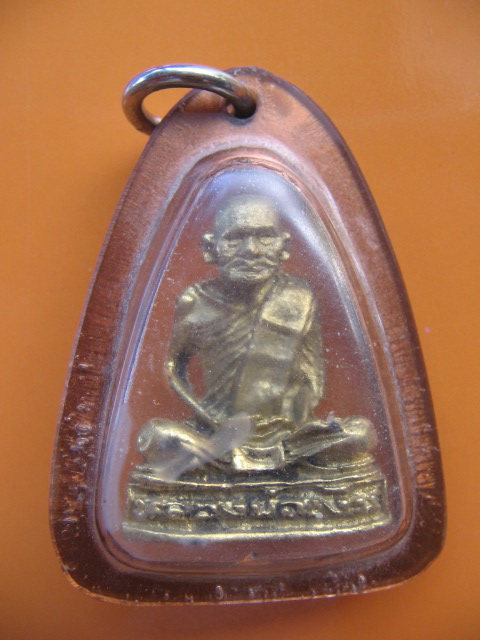 รูปหล่อหลวงพ่อเงิน วัดบางคลาน พิจิตร กริ่งดัง เลี่ยมโบราณครับ