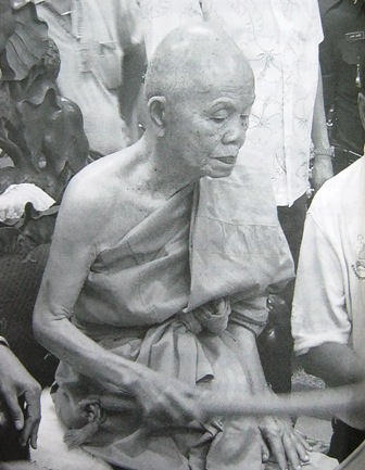 พระปิดตาหลวงพ่อคูณ เนื้อเงินลงยาสีดำ ออกวัดบ้านไร่ ปลุกเสกเสาร์ 5 ครับ