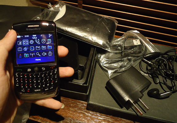 Blackberry curve 8900 Wi-Fi สวยๆยกกล่อง ,มีซองหนังแถมไปให้ครับ