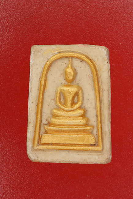 พระสมเด็จหลังรูปเหมือนหลวงปู่บุดดา รุ่น 100 ปี