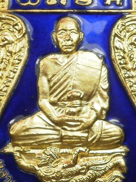 เหรียญหนุมานเหินหาว หลวงพ่อสืบ วัดสิงห์ รุ่นสอง เนื้อกะไหล่ทองลงยาสีน้ำเงินมีจารหลวงพ่อพร้อมกล่อง