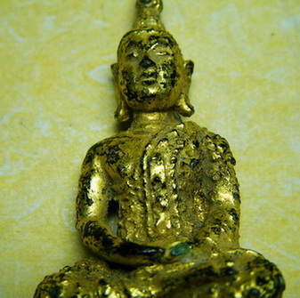 พระรัตน ปิดทองเก่าทั้งองค์