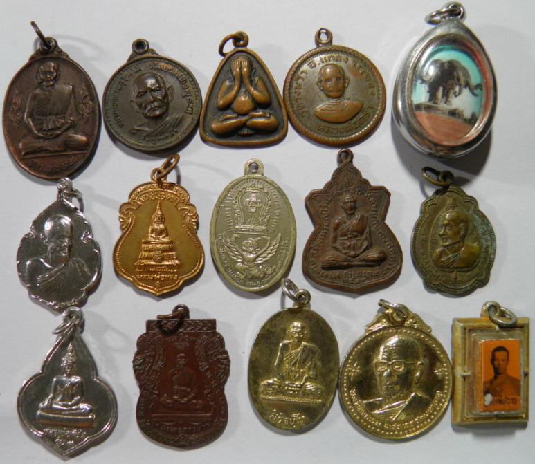 เหมาเหรียญ 15 เหรียญ   พระสะสมเก่าเก็บ บางเหรียญเช่าเป็นร้อย  ครับ  เยอะๆเลยนำมาแบ่งลง     ชุดที่ 3 