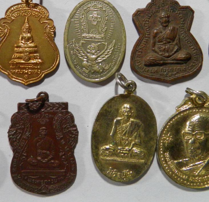 เหมาเหรียญ 15 เหรียญ   พระสะสมเก่าเก็บ บางเหรียญเช่าเป็นร้อย  ครับ  เยอะๆเลยนำมาแบ่งลง     ชุดที่ 3 