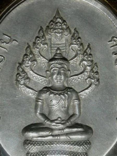 เหรียญปรกแปดรอบ เนื้อเงิน หลวงปู่ทิม วัดละหารไร่ สร้างปี ๒๕๑๘