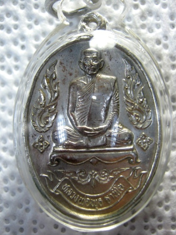 หลวงพ่อพุธ ฐานิโย สภอ.กบินทร์บุรีสร้างถวาย ปี๒๕๓๖ ผิวกะหลั่ยเงิน ตอกโค้ด