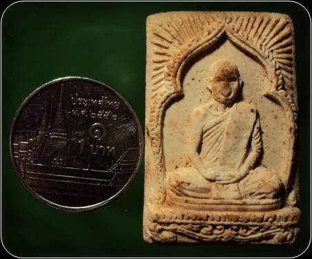พระผง พิมพ์รูปเหมือน รุ่นแรก หลวงพ่อบุญสิน วัดปลายคลองพลิ้ว จ.จันทบุรี ปี2519