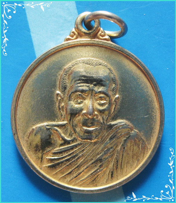 ..นครศรีฯ // พ่อท่านกลาย วัดเขาขุนพนม เหรียญครึ่งองค์ กะไหล่ทองหลังเจดีย์ ปี 33 รุ่นนิยม..