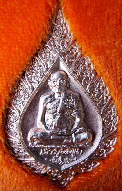 เหรียญพัดยศหลวงพ่อพูล วัดไผ่ล้อม นครปฐม รุ่นเจ้าคุณพูล ปี2547