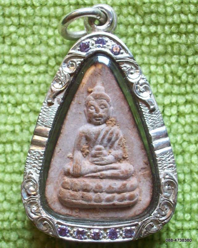 พระพุทโธน้อย หลังยันต์เฑาะ คุณแม่บุญเรือน บรรจุกรุ วัดสารนาถธรรมาราม ระยอง เลี่ยมเงินฝังแอเมทิสต์