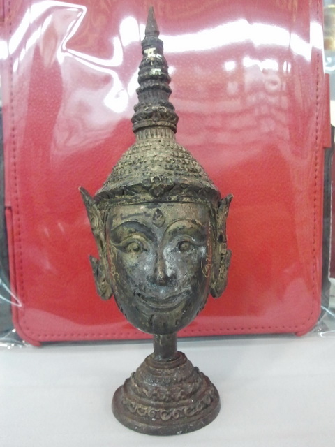เศียรพระลักษณ์หน้าทองขนาดตั้งหน้ารถ รุ่นครอบเศียรพระลักษณ์ ปี50 หลวงปู่กาหลงเขี้ยวแก้ว